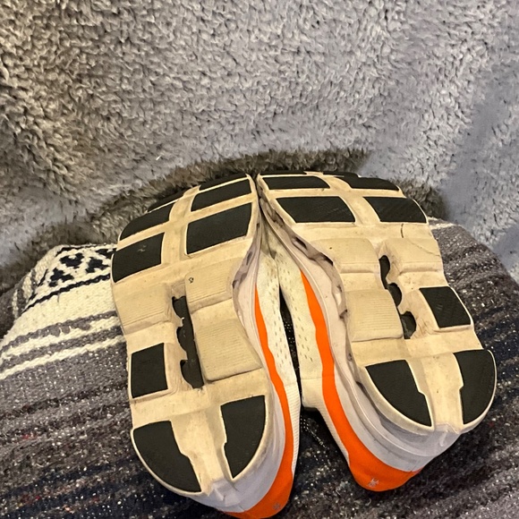 On Cloudmonster running shoes.  Men’s 9.5 - Picture 8 of 8